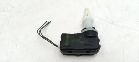 Volkswagen PASSAT B7 Headlight level adjustment motor 1Q0941295