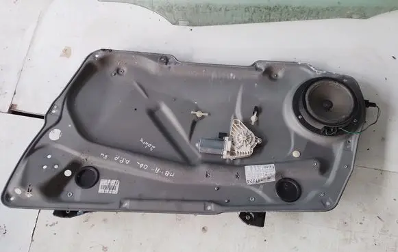 Mercedes-Benz A W169 Front door window regulator with motor