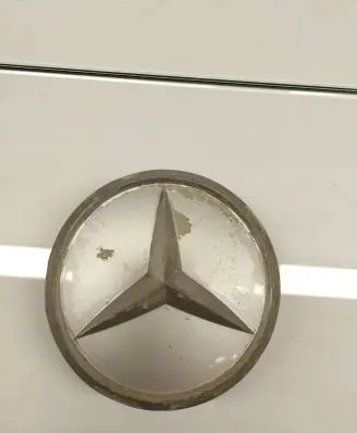Mercedes-Benz W123 Original wheel cap 1074000025