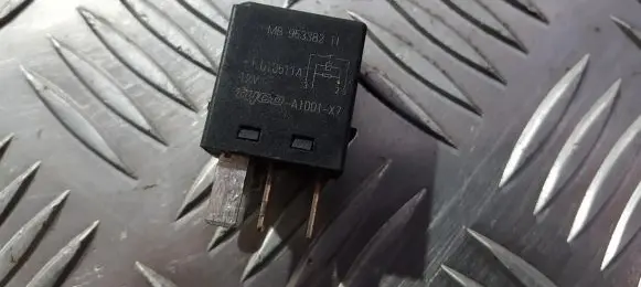 Volvo S40, V40 Other relay MB9533821L MB953382