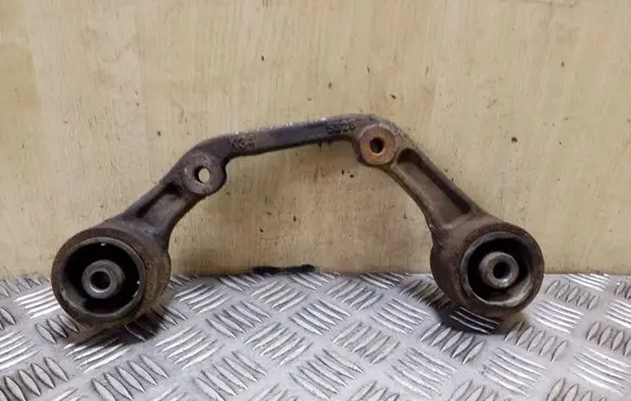 Nissan X-Trail T30 Rear differential/diff mount bracket 