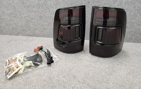 Dodge RAM 1500 DS Rear/tail lights set JK813R JK813L