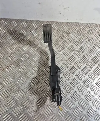 Volvo V40 Accelerator throttle pedal 31280596