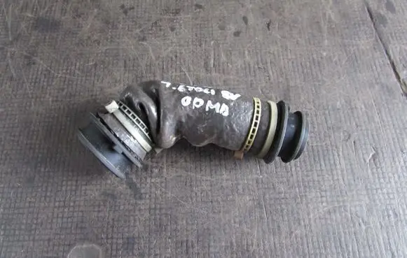 Ford Grand C-MAX Breather hose/pipe 