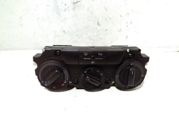 Skoda Octavia Mk2 (1Z) Climate control unit