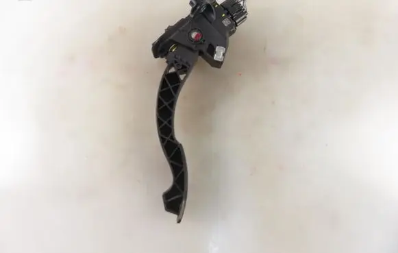 Mitsubishi Outlander Accelerator throttle pedal 1600A116