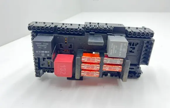 Mercedes-Benz E W238 Fuse module A2139068801 58HH16F06 ZGS003Q03