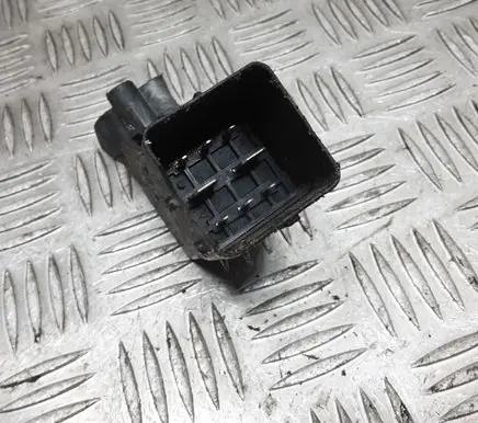 Peugeot 308 Glow plug pre-heat relay 9666671780 516200202
