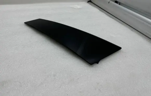 Tesla Model S (B) Pillar trim (exterior) 