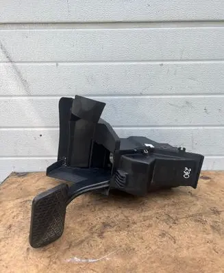 Mercedes-Benz C W203 Brake pedal A2032900401 0228800751H