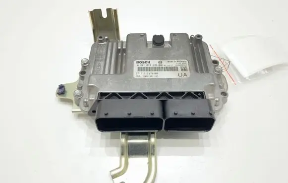 Honda CR-V Engine control unit/module ECU 0281013635