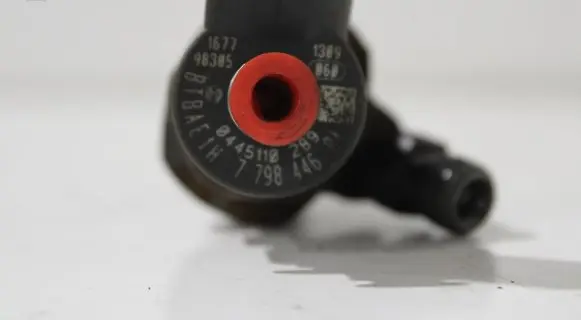 BMW 1 E81 E87 Fuel injector 7798446 0445110289