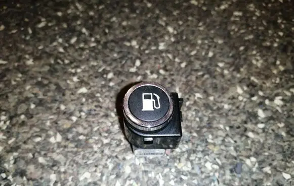 Jeep Grand Cherokee Fuel tank opening switch 68164107AA