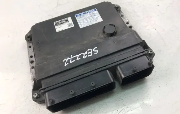 Toyota Prius+ (ZVW40) Engine control unit/module 8966147C20