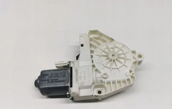 Porsche Cayenne (9Y0 9Y3) Rear door window regulator motor 8K0959812A