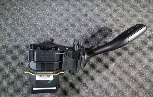 Audi A4 S4 B7 8E 8H Indicator stalk K0301104601