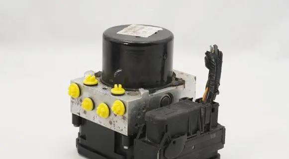 Ford Focus ABS Pump BV612C405AL 10096101993