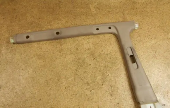Toyota Land Cruiser (J100) (B) pillar trim (top) 