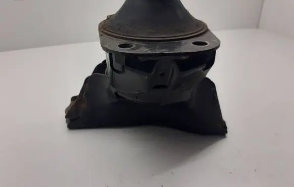 Honda Civic Engine mount bracket