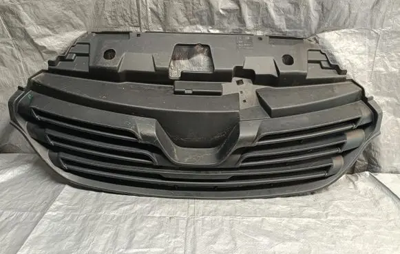 Renault Trafic III (X82) Front bumper upper radiator grill 623108673R