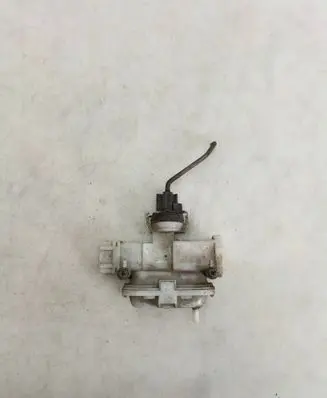 Volkswagen PASSAT B3 Central locking vacuum pump 357862153 357862