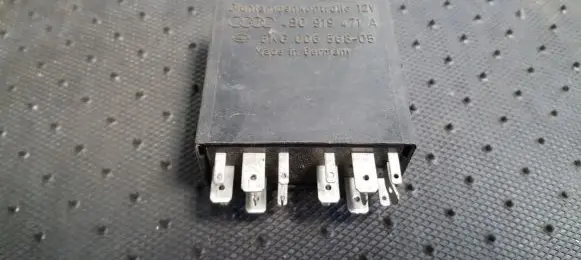 Skoda Fabia Mk1 (6Y) Other relay 4B0919471A 5KG006568-05