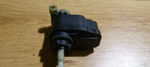Hyundai Lantra II Headlight level adjustment motor 0307851339