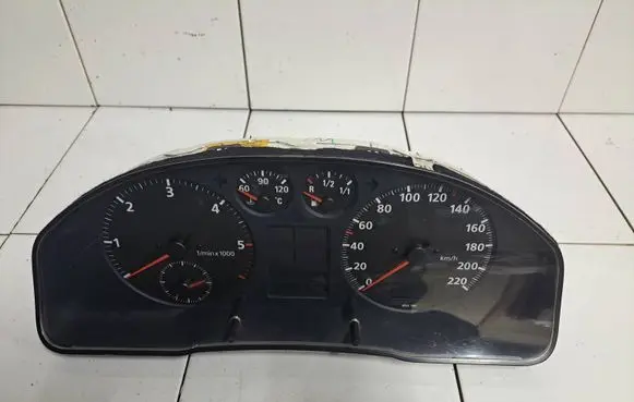 Audi A4 S4 B5 8D Speedometer (instrument cluster) AU0004001 8D0919033H