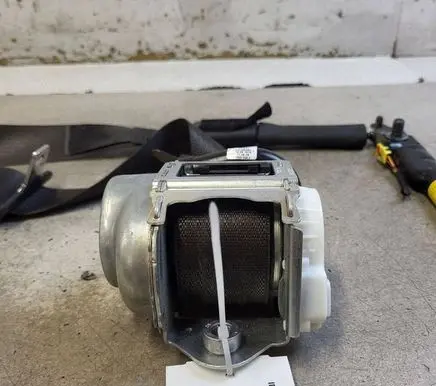 Opel Astra K Front seatbelt 39017001 34196182D