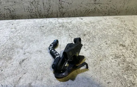 Headlight/headlamp level sensor
