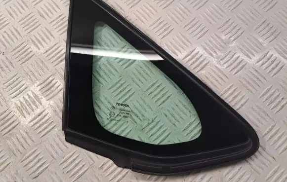 Toyota Auris 150 Front triangle window/glass 6211002010
