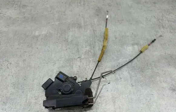 Mazda 5 Front door lock B83B85L