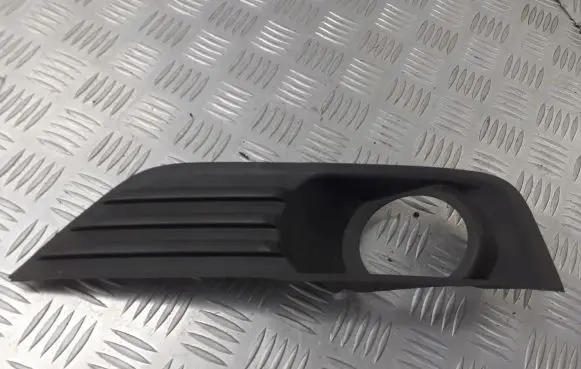Ford Focus Front bumper lower grill 4M51-19952