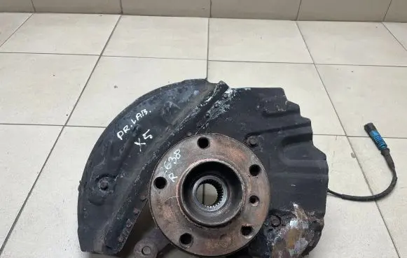 BMW X5 E53 Front wheel hub spindle knuckle