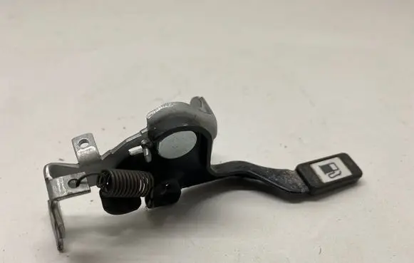 Toyota RAV 4 (XA40) Fuel tank opening switch