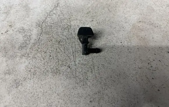 Volvo XC70 Windshield washer spray nozzle 30655607