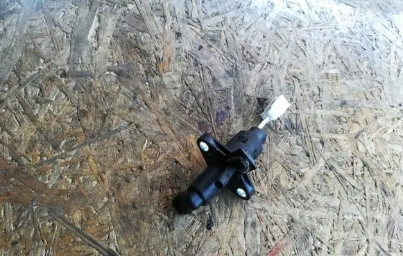 Skoda Fabia Mk2 (5J) Clutch slave cylinder 6Q0721388D D