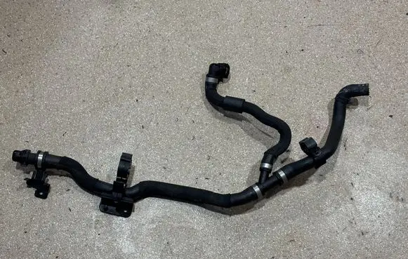 Engine coolant pipe/hose