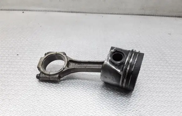 Mitsubishi Grandis Piston with connecting rod