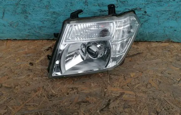 Nissan Navara D40 Headlight/headlamp