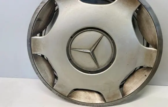 Mercedes-Benz E W124 R15 wheel hub/cap/trim 1244011424