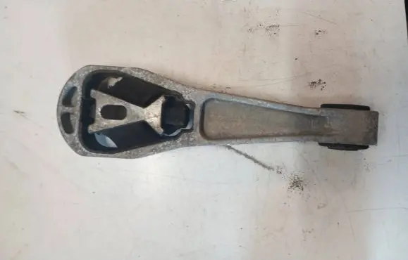 Volvo V40 Engine mount bracket 31359642