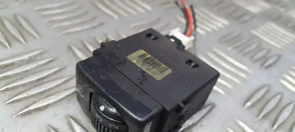 Nissan Qashqai Headlight level height control switch 21121405K07