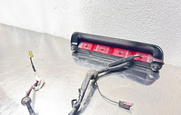 Opel Vivaro Third/center stoplight E13020359