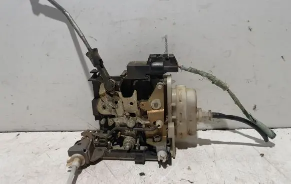 Audi A3 S3 8L Front door lock 8L0173B