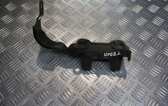 Honda Civic Engine mounting bracket