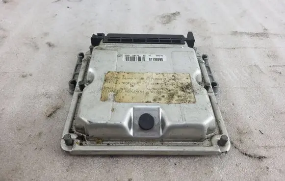 Peugeot 206 Engine control unit/module EDC15 81130998 D9C7C