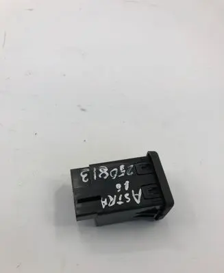 Opel Astra K USB socket connector 13599456