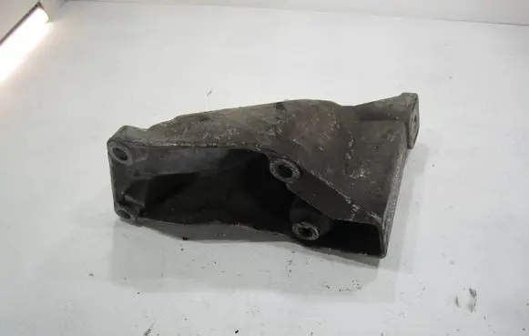 Audi A6 S6 C5 4B Engine mounting bracket 8D0199307P