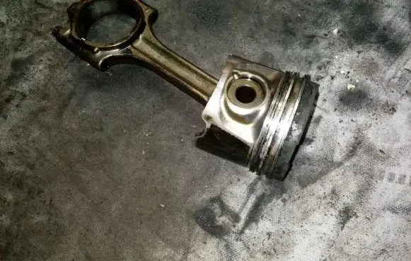 Volvo V70 Piston 81L79